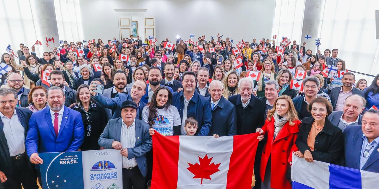 99 professores do Paraná vão embarcar em outubro para cursos no Canadá e Finlândia