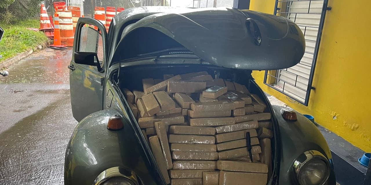 Em Guarapuava PRF apreende fusca carregado com 153,46 kg de maconha