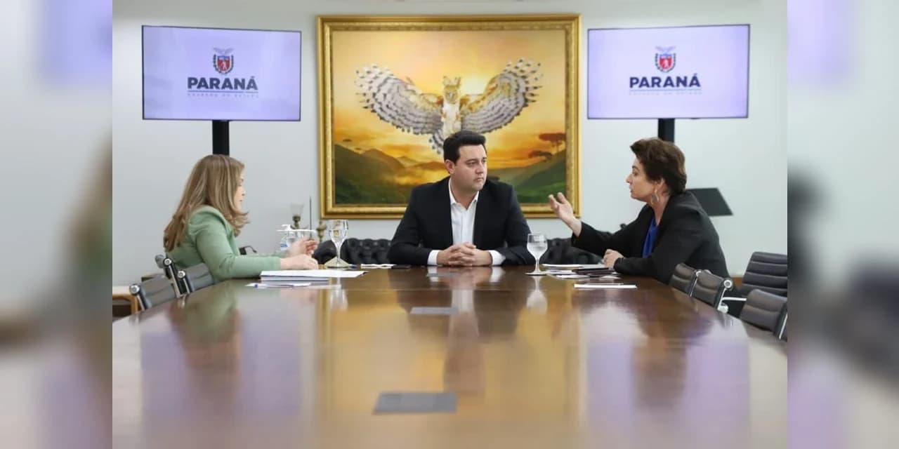 Prefeita em exercício de Irati, Ieda Waydzik, participou de uma reunião de trabalho com o governador Ratinho Junior