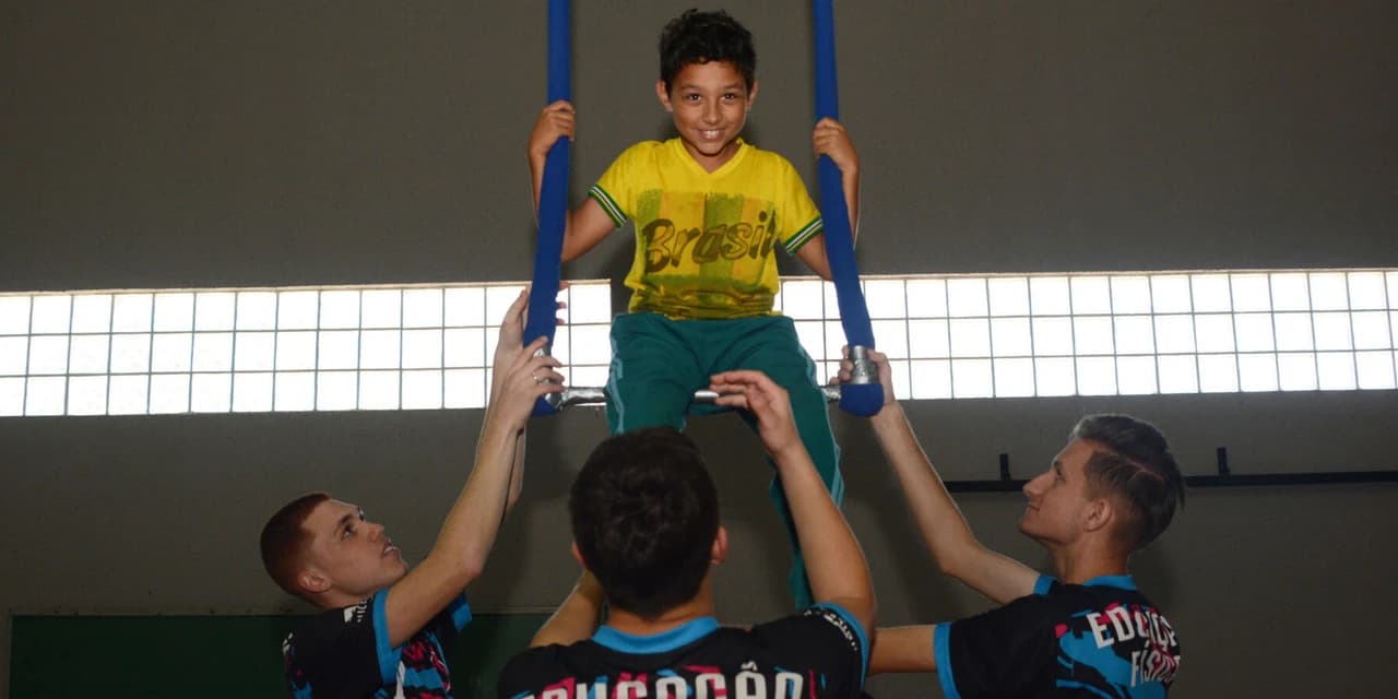 Alunos de escola municipal de Imbituva vivenciam um dia de circo na Unicentro