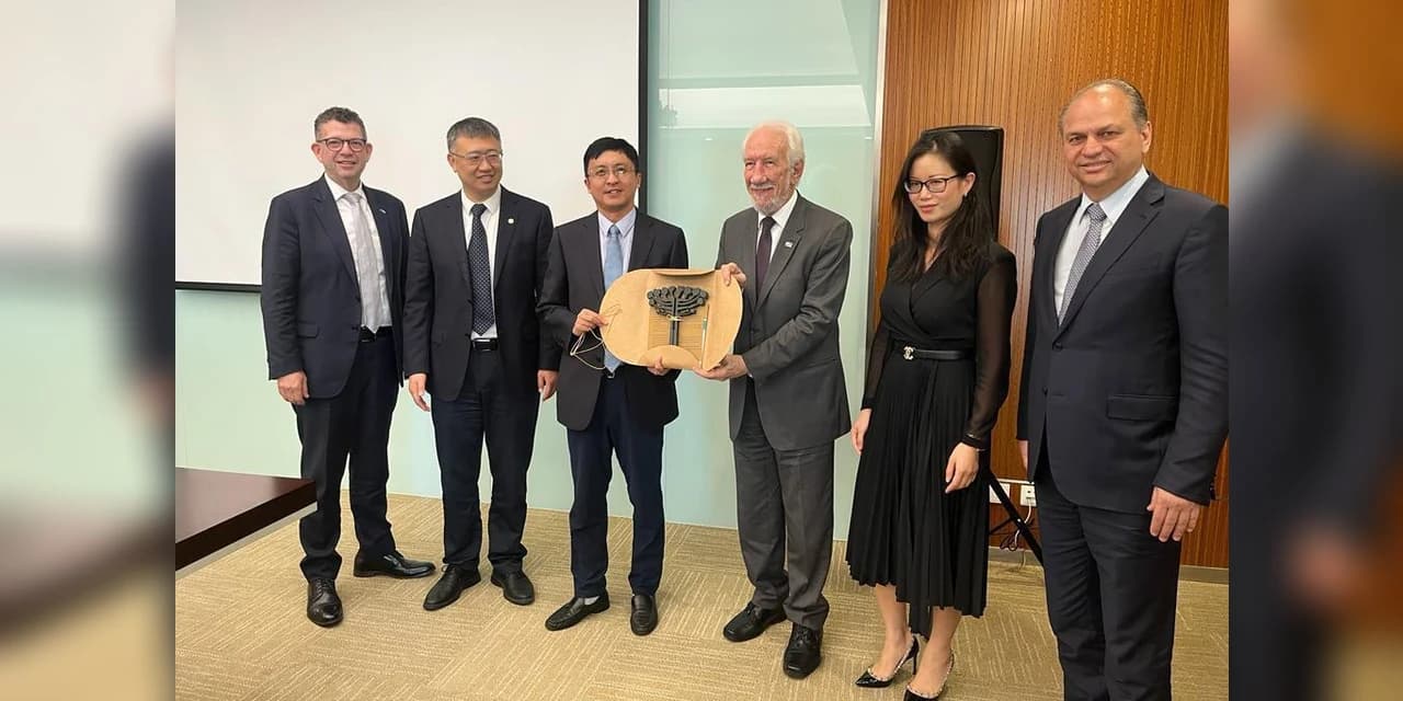 Em busca de novos investimentos, Piana visita duas das maiores empresas da China
