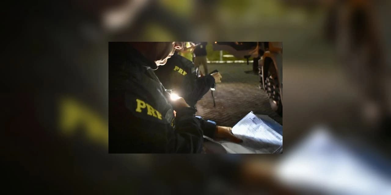 PRF recupera 12 toneladas de farelo roubadas no Paraná