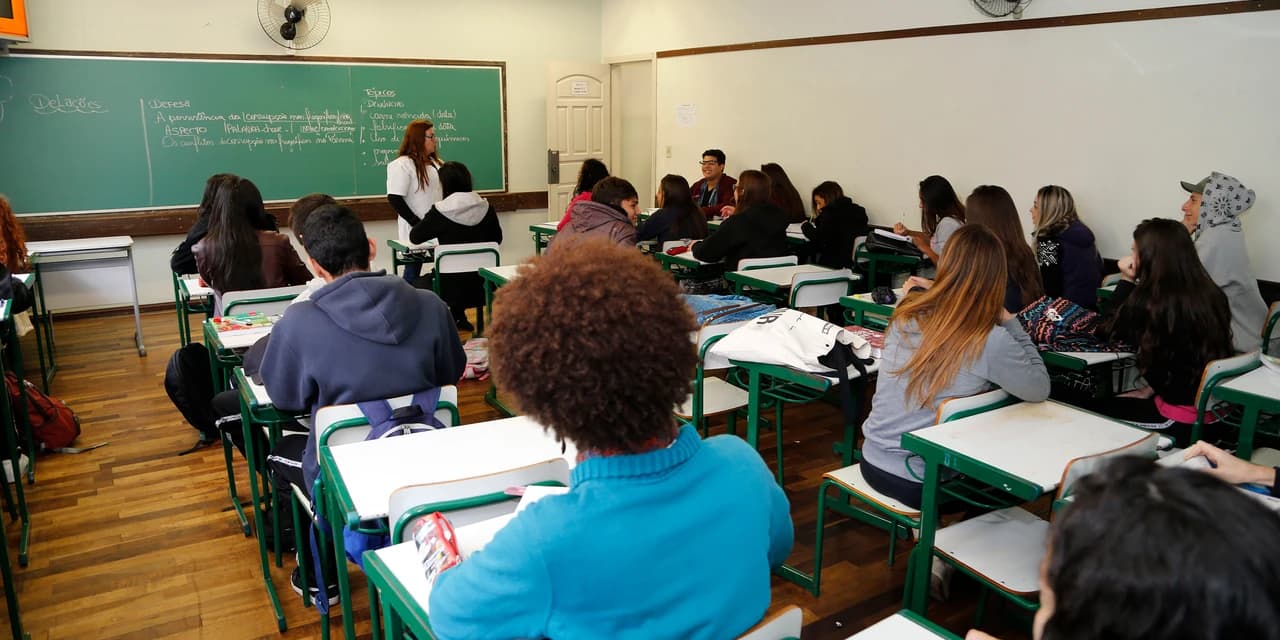 Educação prevê mais de 300 psicólogos e assistentes sociais para atuar nas escolas estaduais