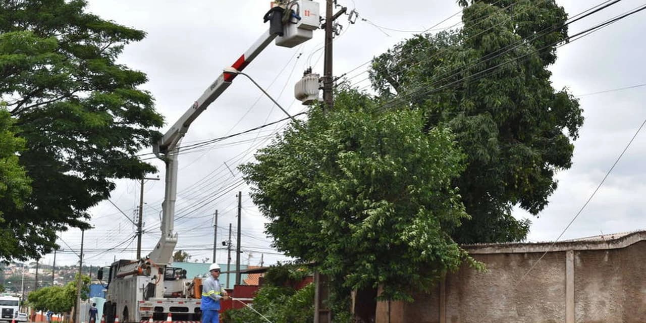 Mais de mil profissionais da Copel trabalham para restabelecer energia no Estado
