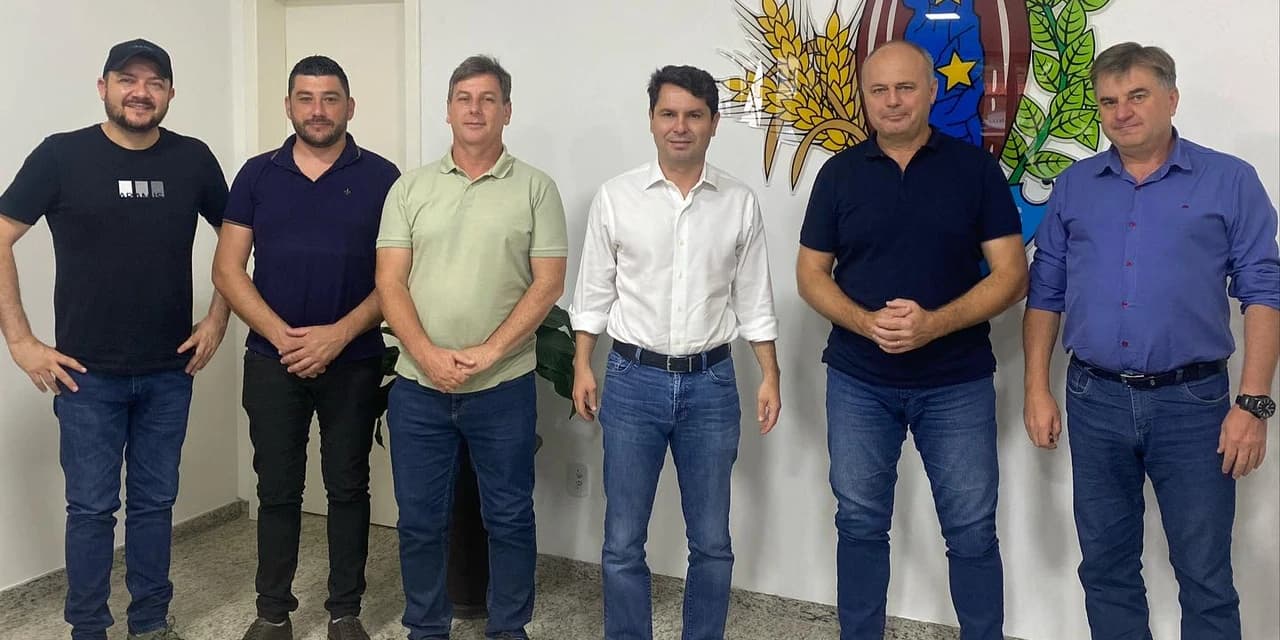 Prefeito de Prudentópolis Osnei Stadler e vereadores recebem a visita do deputado estadual Alexandre Curi