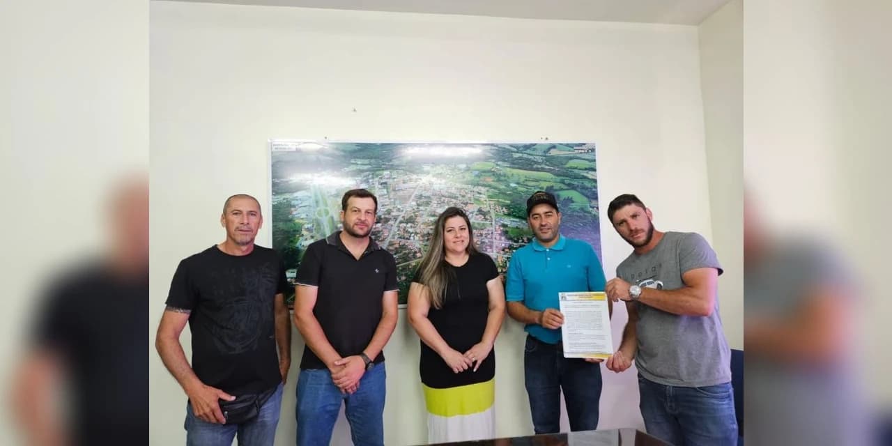 Prefeito assina a ordem de serviço para a construção da Sede da secretaria de ação social de Guamiranga