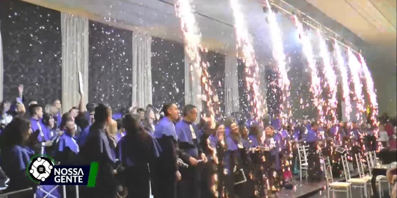 Em Imbituva Colégio Estadual Santo Antônio realiza formatura dos alunos. VÍDEO!