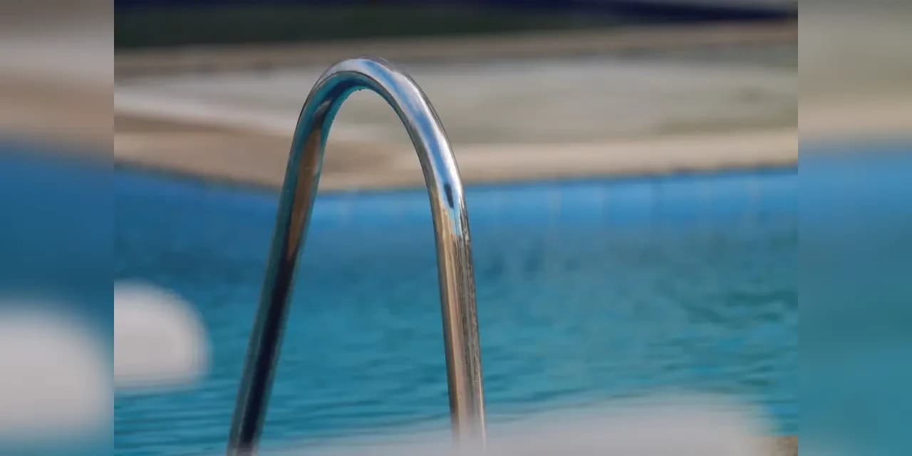 Bebê de 1 ano e 11 meses morre depois de cair em piscina no litoral do Paraná