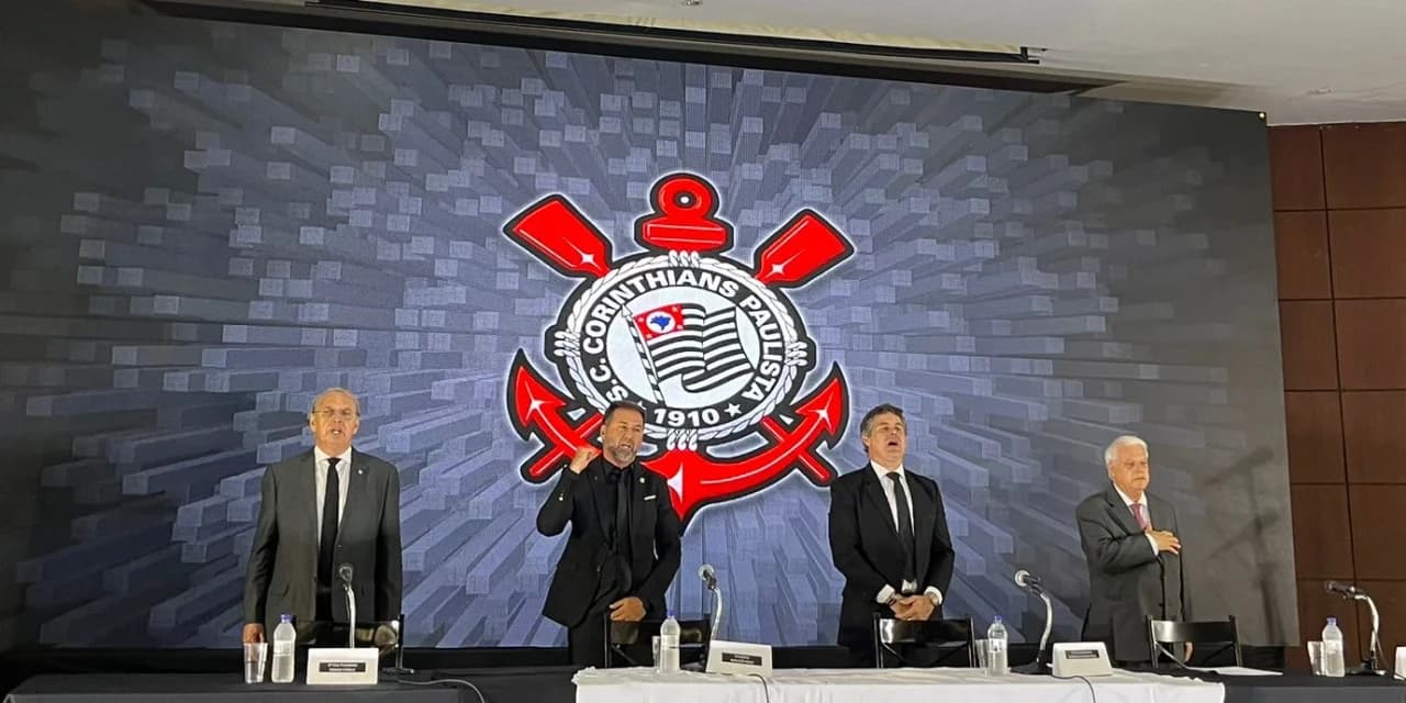 Augusto Melo anuncia Raniele, Palacios e Garro durante cerimônia de posse no Corinthians