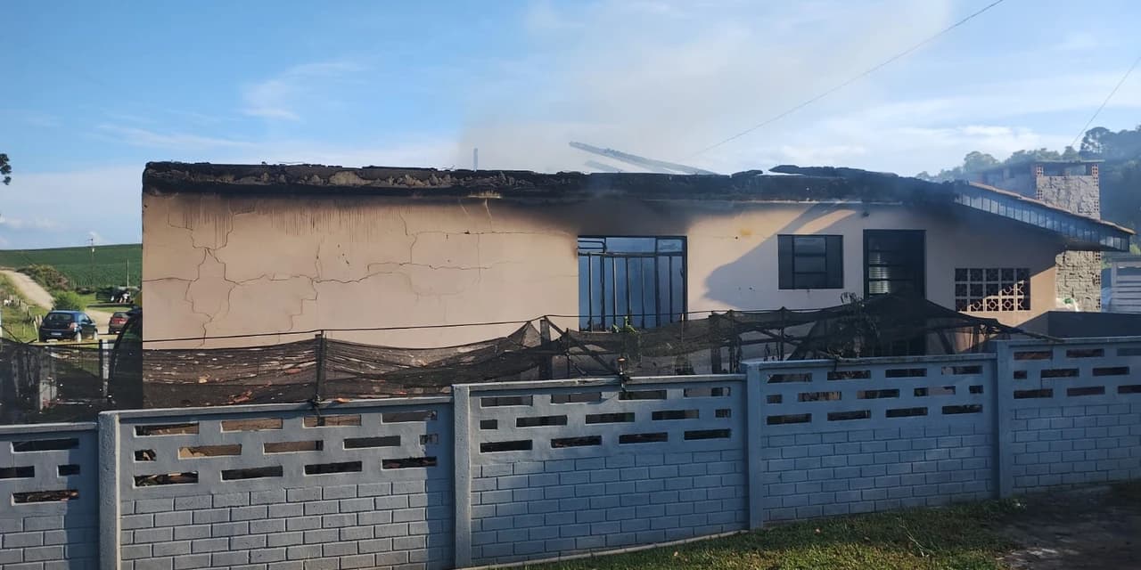 Em Irati homem em surto psicológico colocou fogo na própria residência