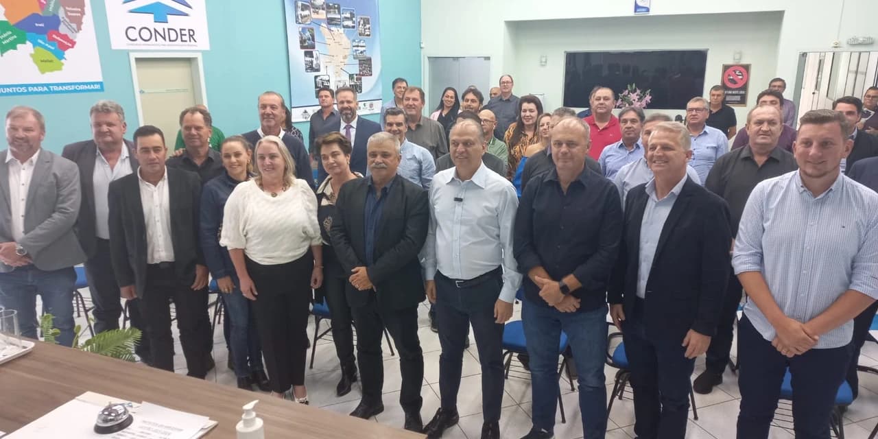 Secretário da Indústria, Ricardo Barros, participa de reunião com os prefeitos da Amcespar. VÍDEO!