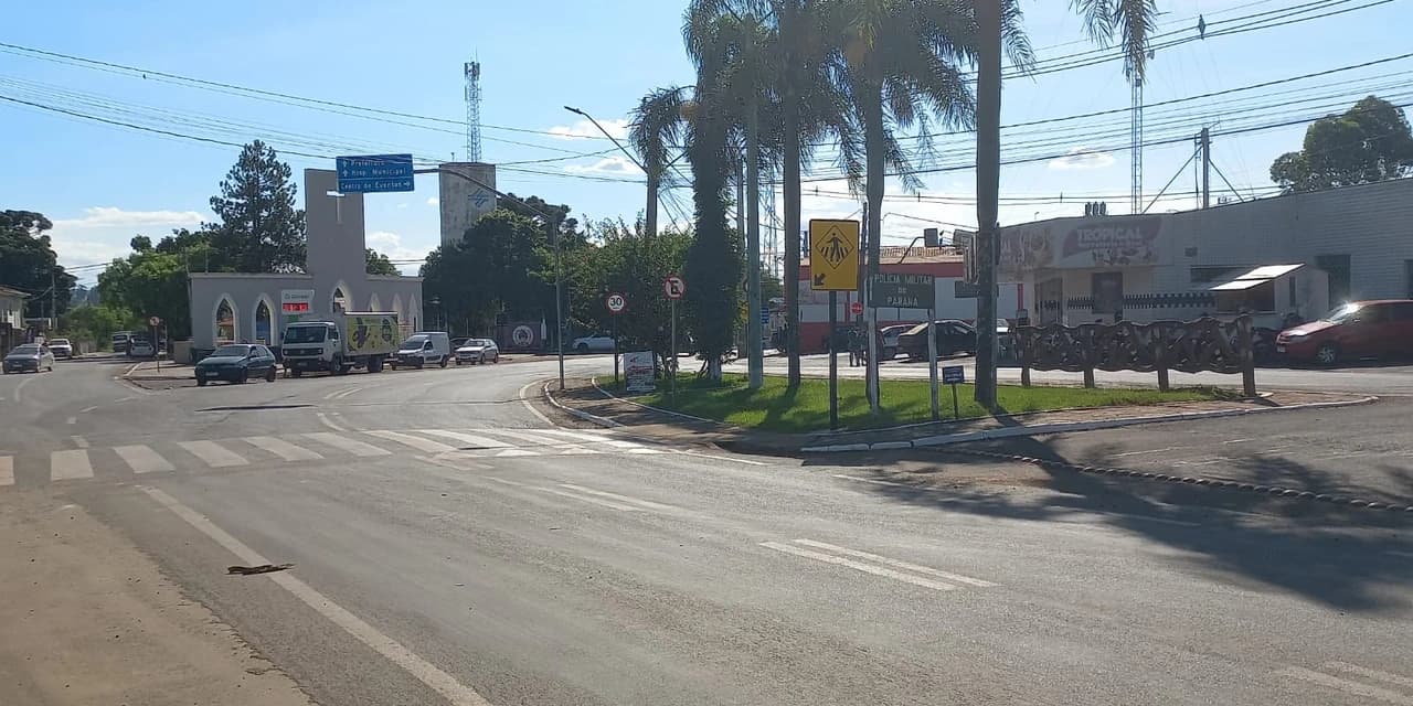 Em Ivaí polícia militar presta apoio ao conselho tutelar, onde um menor estaria tentando agredir familiares