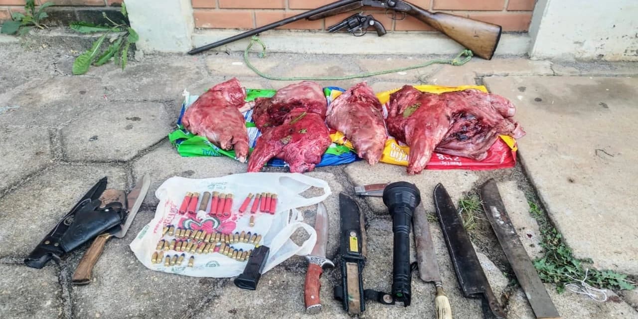 Quatro pessoas são presas em flagrante por caçar espécies da fauna e porte de arma de fogo