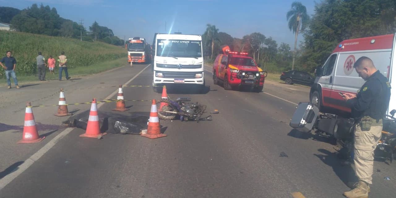 Uma pessoa morreu em um grave acidente envolvendo um caminhão e duas motocicletas na BR-373, em Imbituva