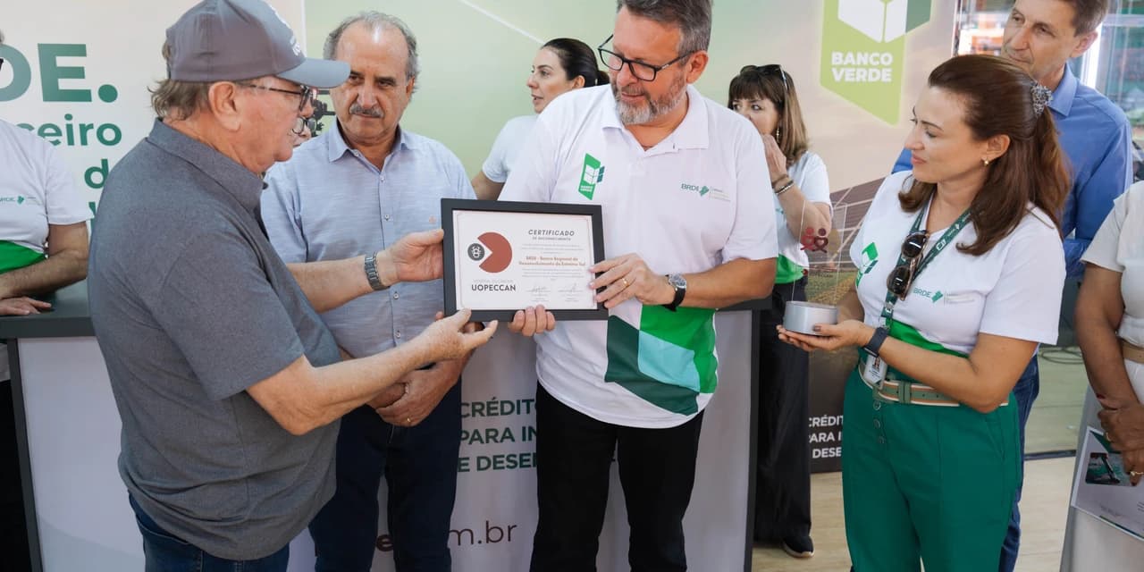 BRDE recebe Troféu de Empresa Amiga do Hospital Uopeccan