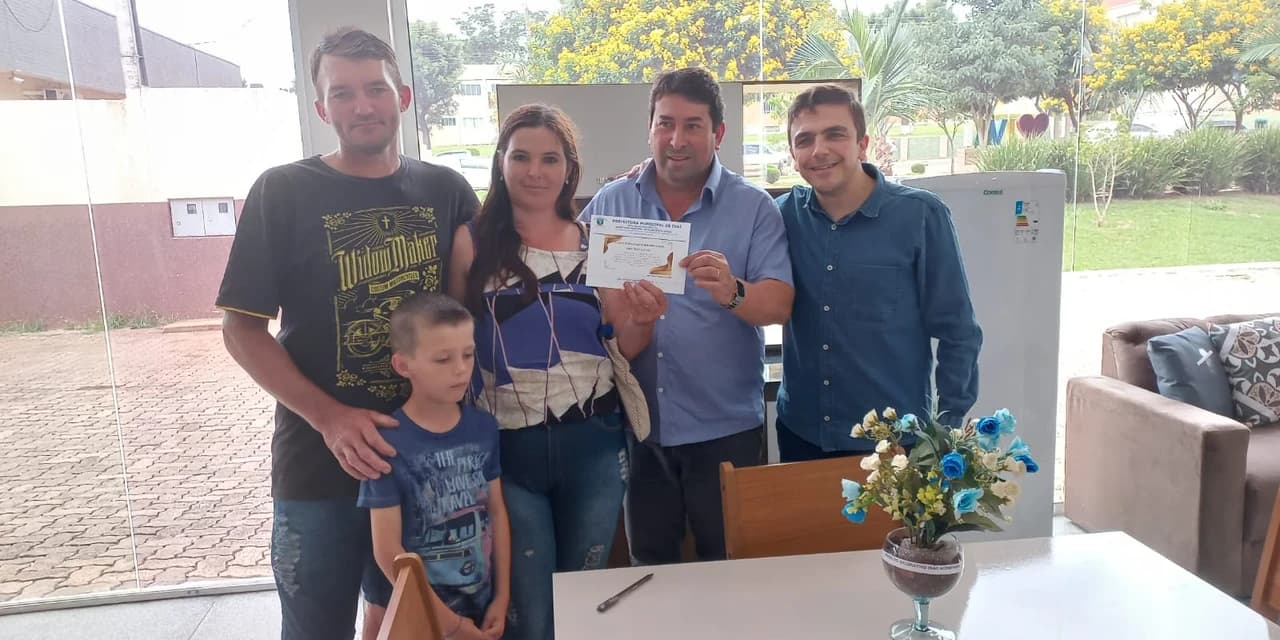 Em Ivaí Aliel Machado ao lado do prefeito Orli de Cristo entrega kits casa para 25 famílias. VÍDEO!