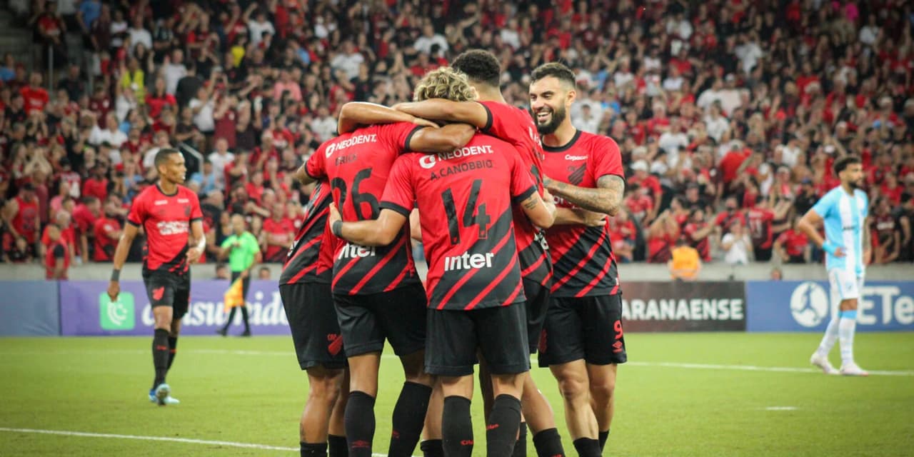 Athletico goleia o Londrina e se garante na semifinal do Paranaense 1xBet 2024