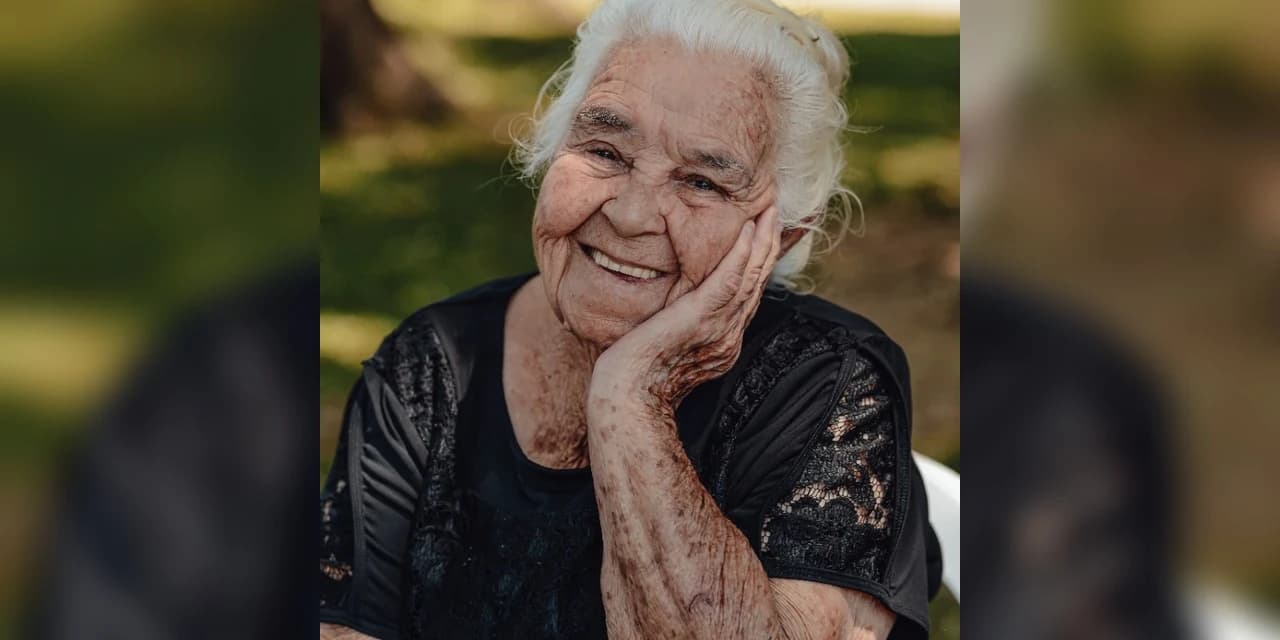 É com pesar que a Funerária Anjo Gabriel, comunica o falecimento da Sra Antônia Lopes Alcântara.