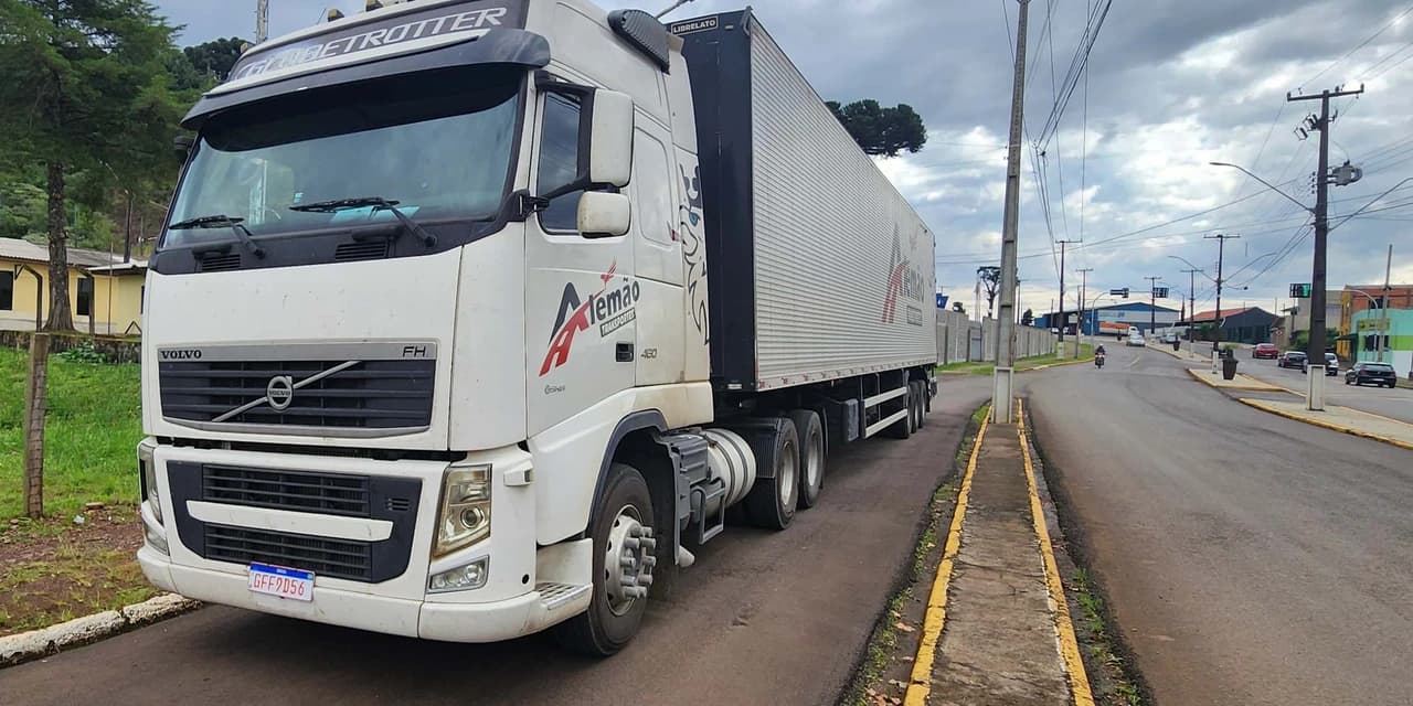 PM do Paraná recupera caminhão roubado com doações destinadas ao Rio Grande do Sul