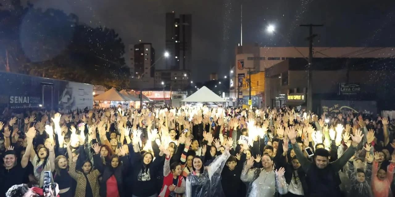 Marcha para Jesus em Guarapuava reuniu milhares de fiéis na Praça Cleve neste sábado (18)