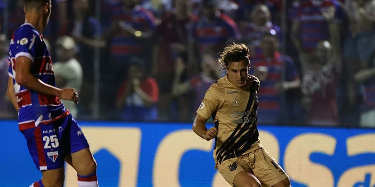 Athletico perde para Fortaleza e deixa liderança do Campeonato Brasileiro