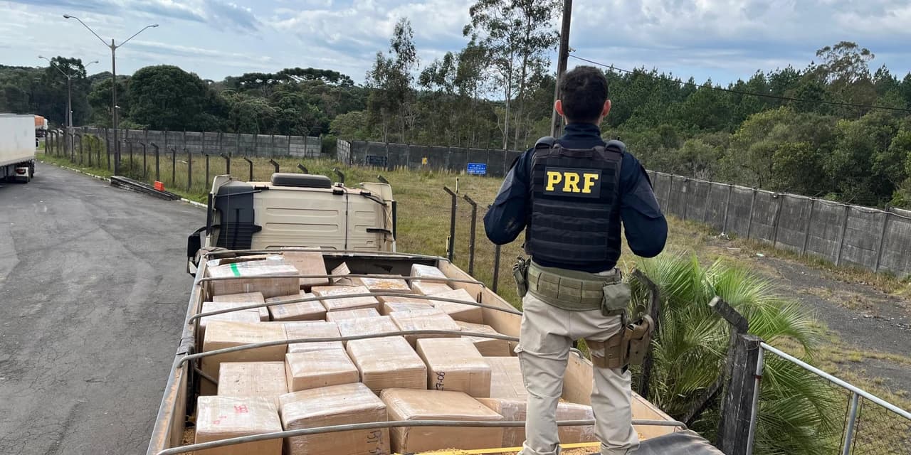 PRF e DENARC apreendem aproximadamente 20 mil unidades de cigarros eletrônicos em caminhão no município de Guarapuava