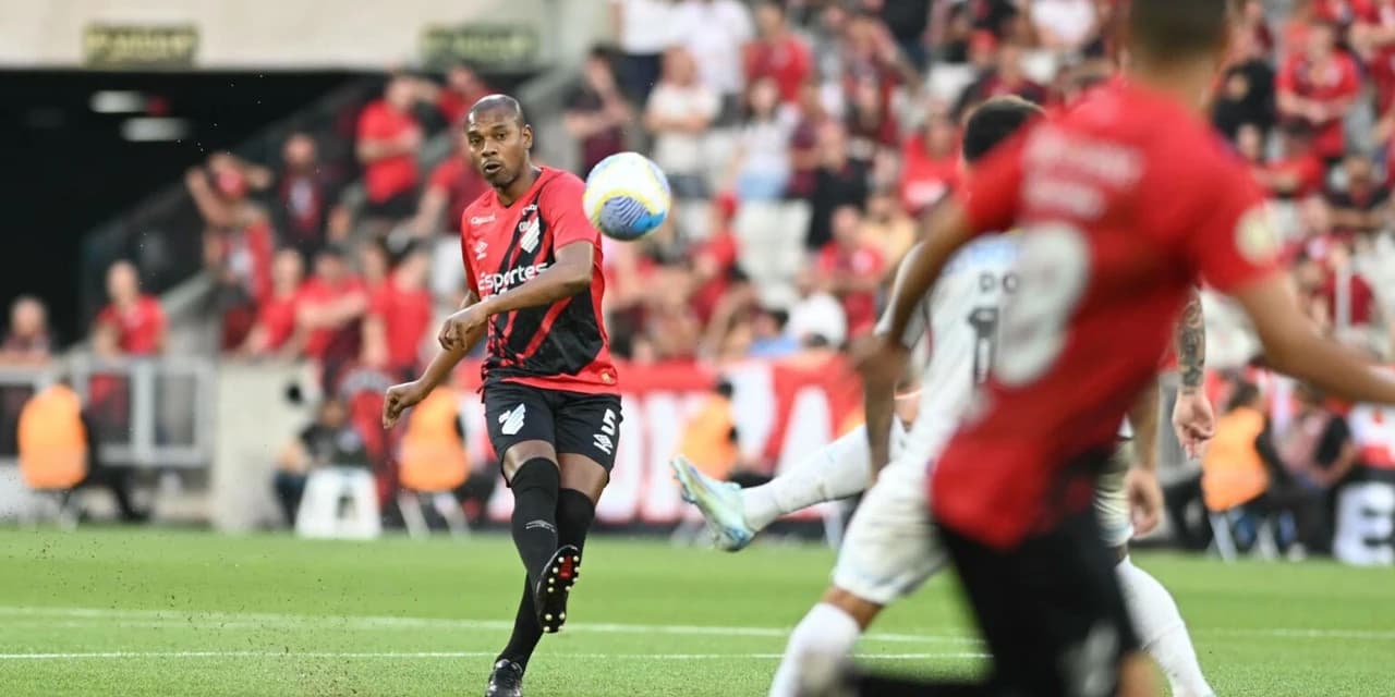 Athletico é superado pelo Grêmio na Ligga Arena