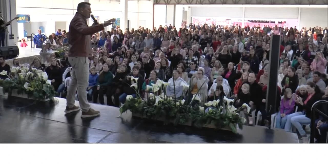 Show com o padre Ezequiel Dal Pozzo foi um sucesso em Prudentópolis. VÍDEO!