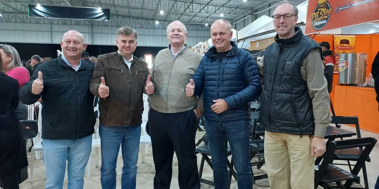 Ex governador Orlando Pessuti participa da FENAFEP em Prudentópolis
