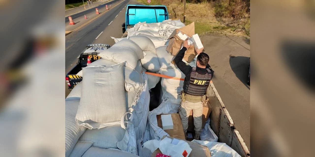 Polícia Rodoviária Federal apreende cerca de 4 mil celulares contrabandeados em Irati-PR