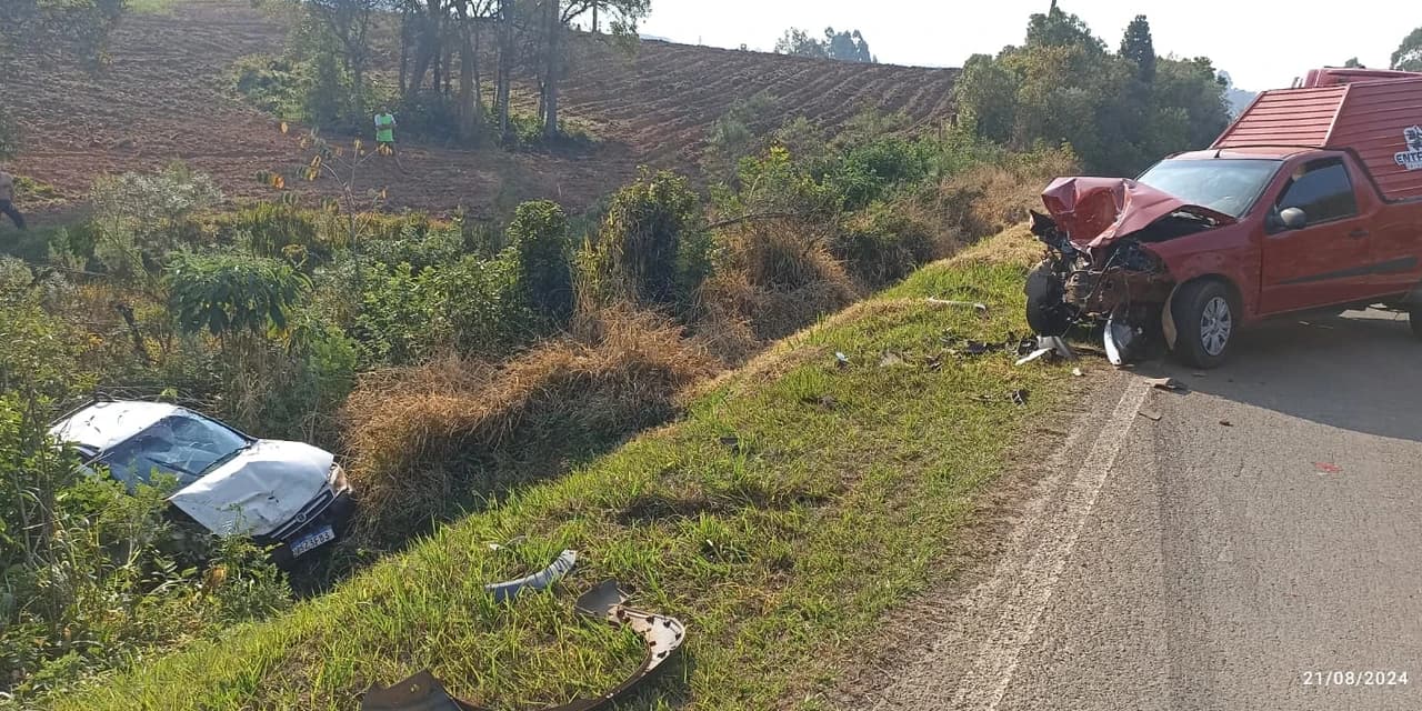 Colisão frontal na Pr 160 na localidade de Linha Nacar em Prudentópolis