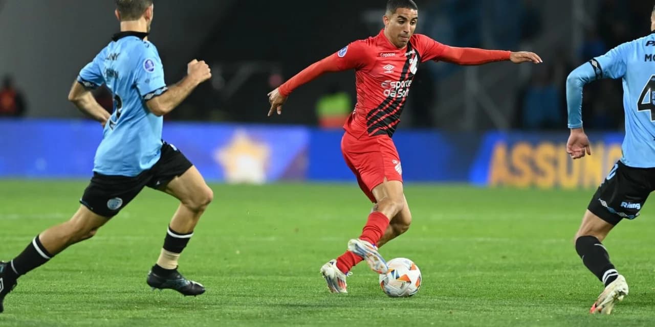 Com um a menos, Athletico vence Belgrano na Argentina e se classifica na Sul-americana