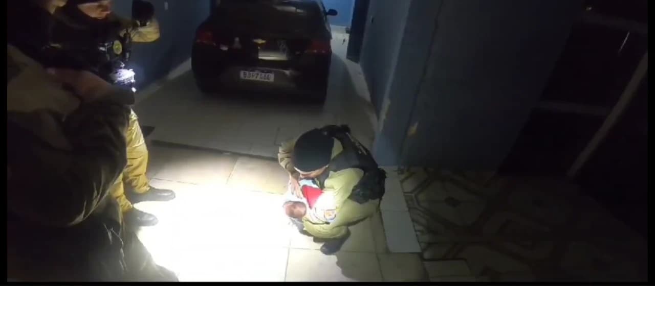 Em Guarapuava policiais militares salvam bebê de 15 dias realizando manobra de Heimlich