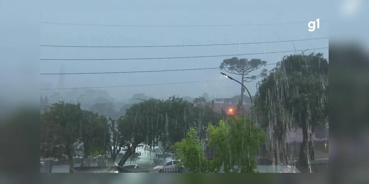 Inmet emite alerta de perigo de tempestade para 204 municípios do Paraná nesta sexta (13)