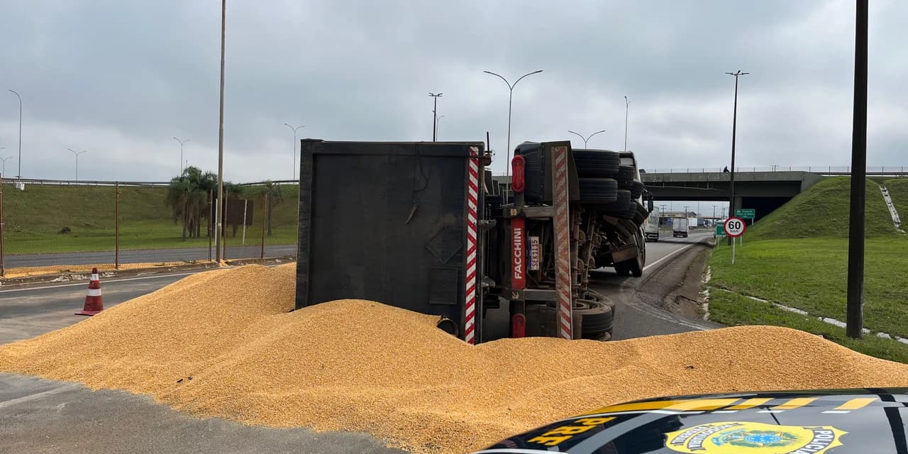 Tombamento de Caminhão na BR-277 em Guarapuava Causa Interdição Total da Pista, Sem Feridos