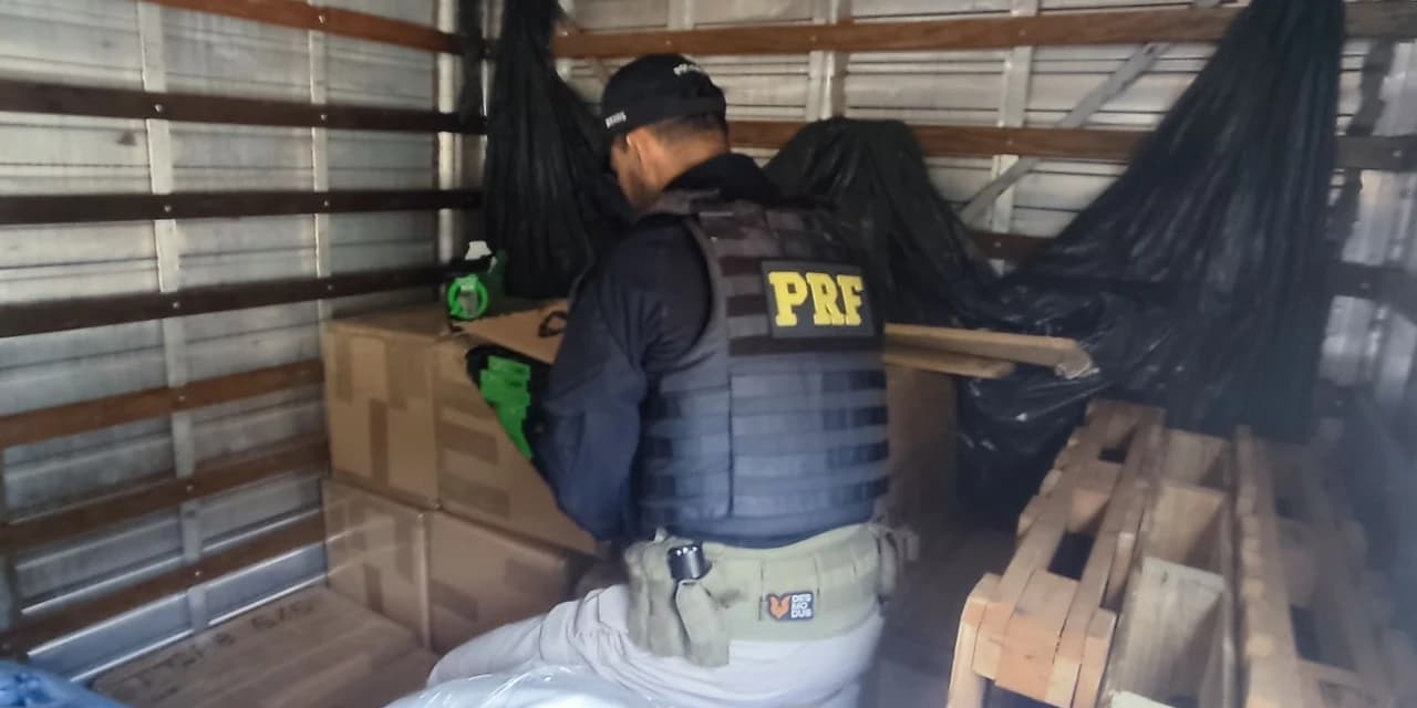 Polícia Rodoviária Federal apreende cerca de 7 mil unidades de cigarro eletrônico em Irati/PR