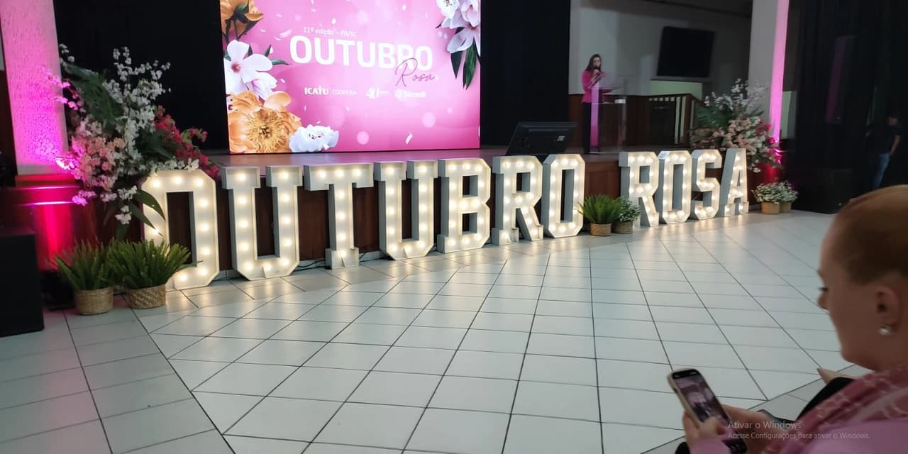 Mais de 400 mulheres participam de evento Outubro Rosa em Prudentópolis, focado na saúde física, mental e emocional