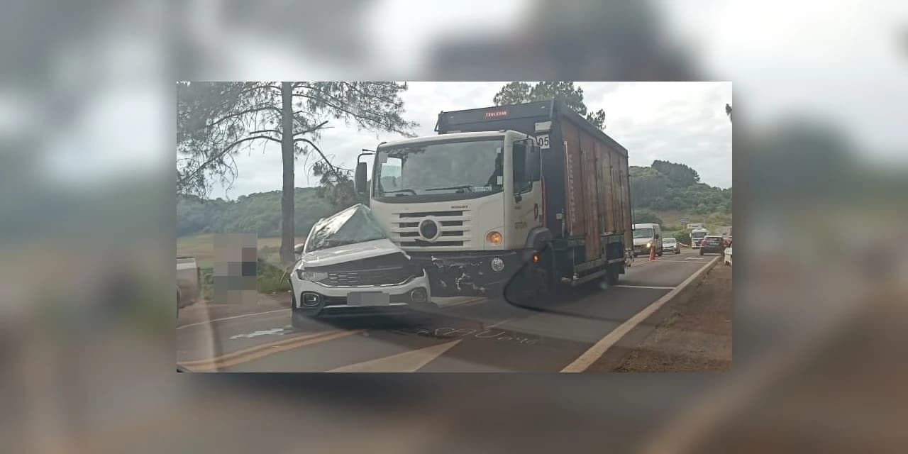 COLISÃO ENTRE CARRO E CAMINHÃO NA PR-180 EM FRANCISCO BELTRÃO PROVOCA DUAS MORTES