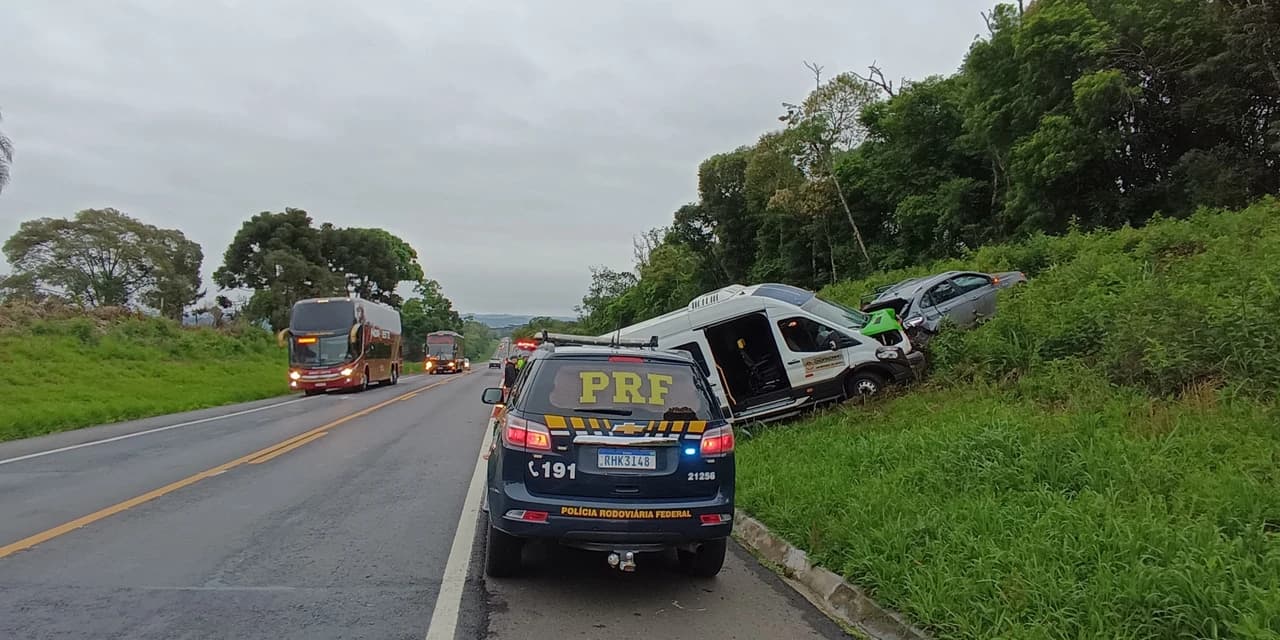 Acidente na BR-277 em Fernandes Pinheiro-PR Envolve Ambulância e Nivus, com Interdição Temporária da Via