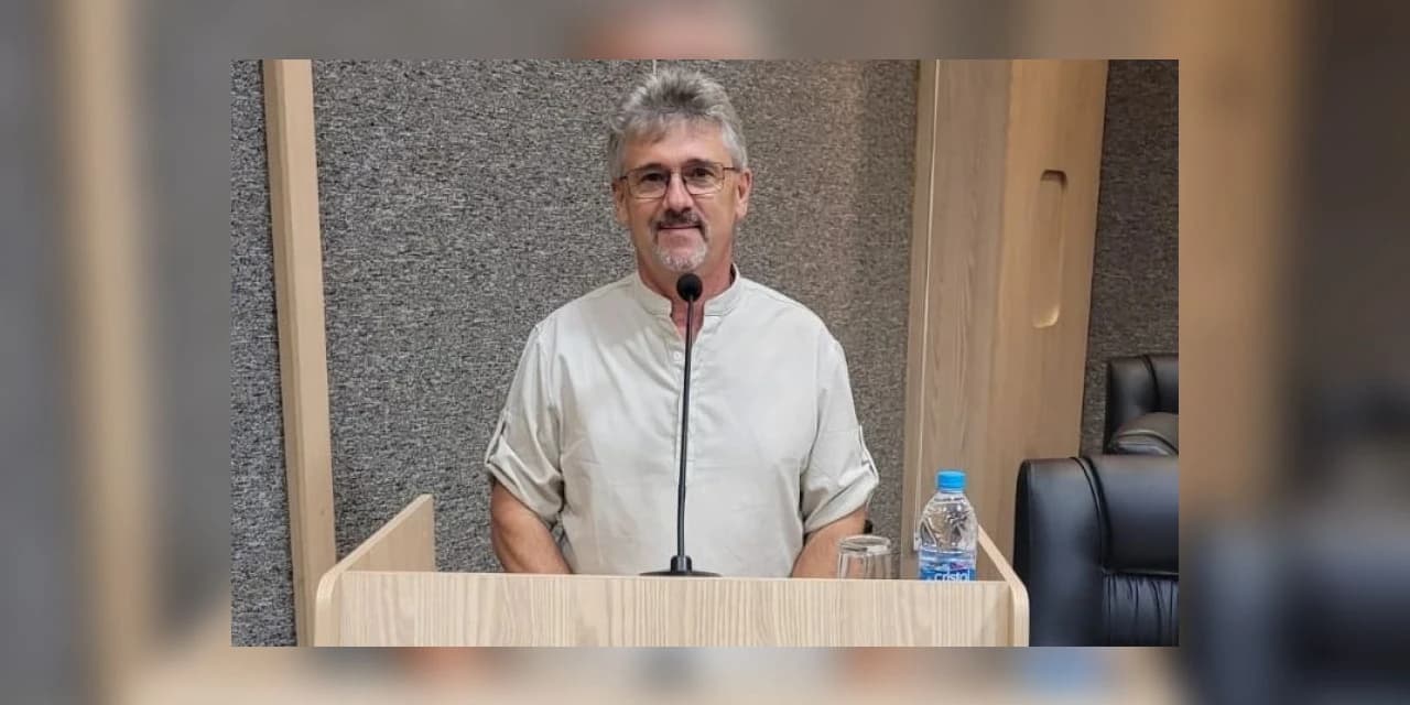 Vereador Teodósio Skavronski pede licença e Arlei Peters é empossado