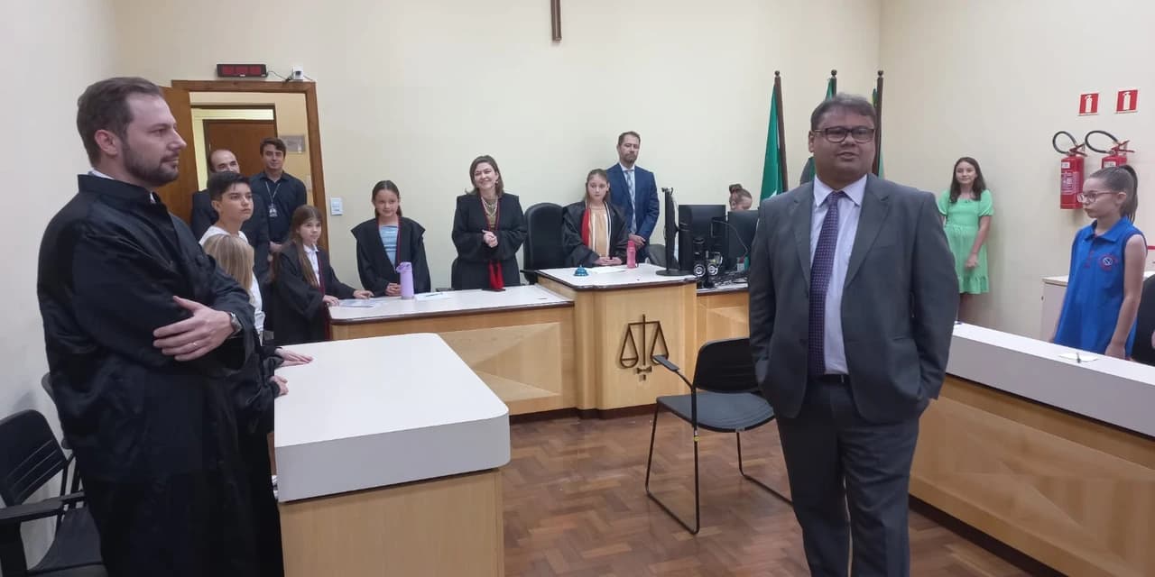 Prudentópolis: Júri simulado com os alunos ganhadores do projeto "Justiça e Cidadania também se Aprendem na Escola"