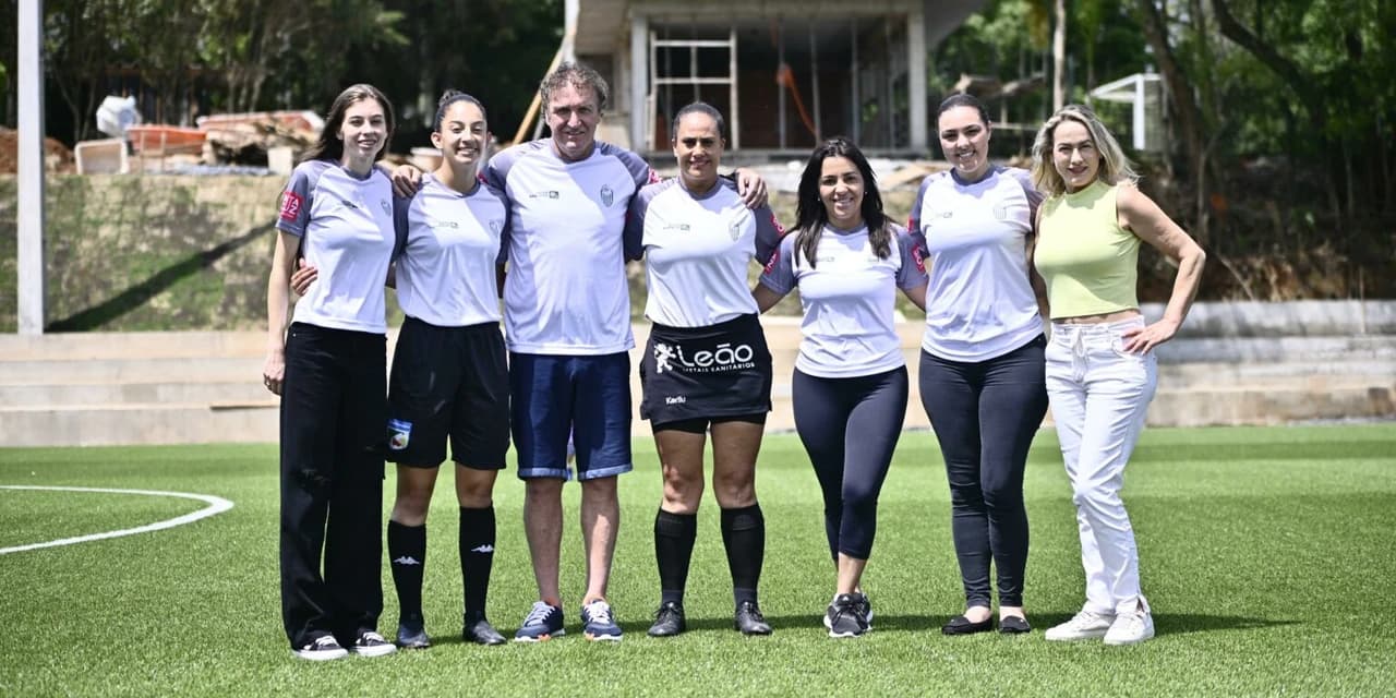 Futuras árbitras da FPF participam de evento com o técnico Cuca