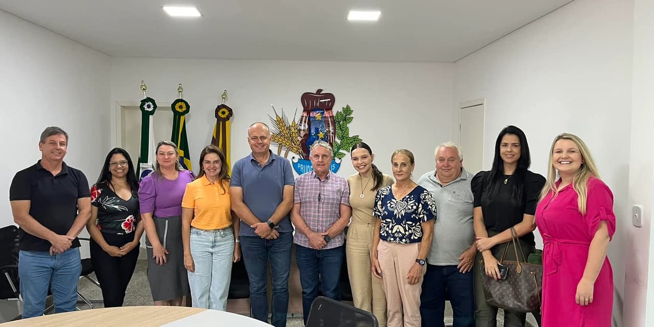 Comitiva de Campo Mourão realiza visita técnica ao Condomínio do Idoso em Prudentópolis. VÍDEO!