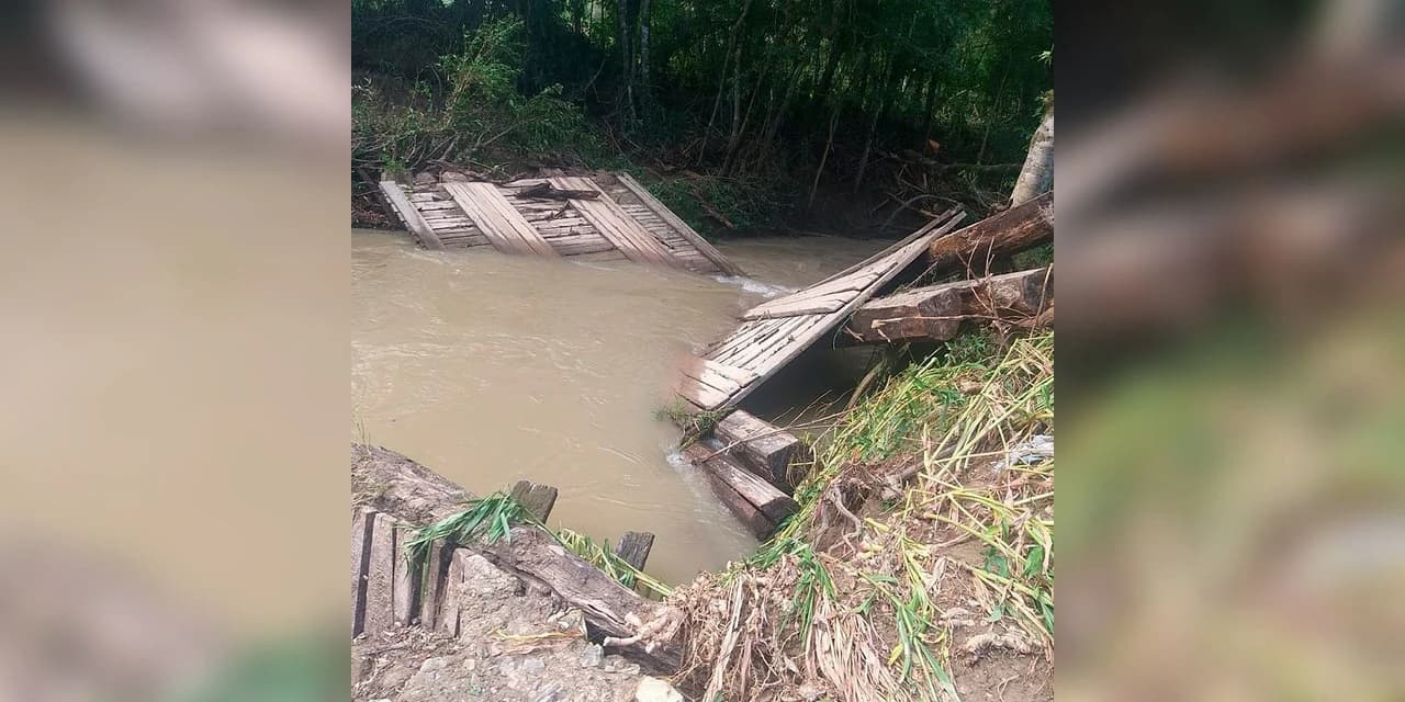 Equipes da prefeitura de Prudentópolis trabalham para arrumar os estragos causados pelas chuvas