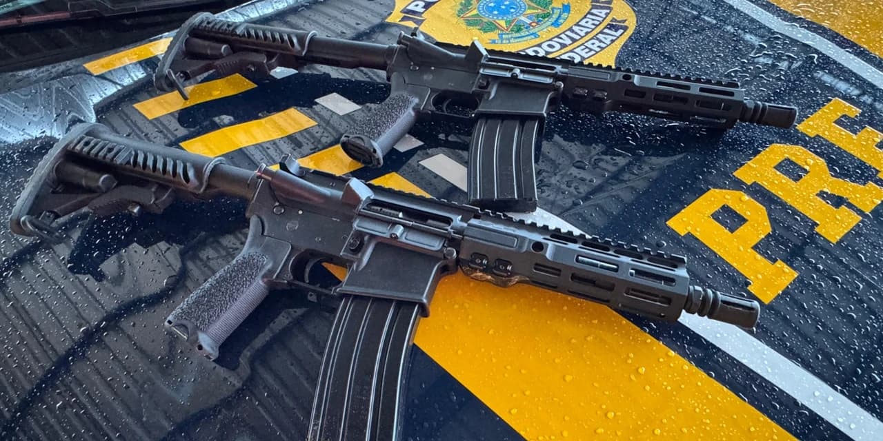 PRF apreende 2 fuzis e mais de 8 toneladas de maconha em Guaíra (PR)