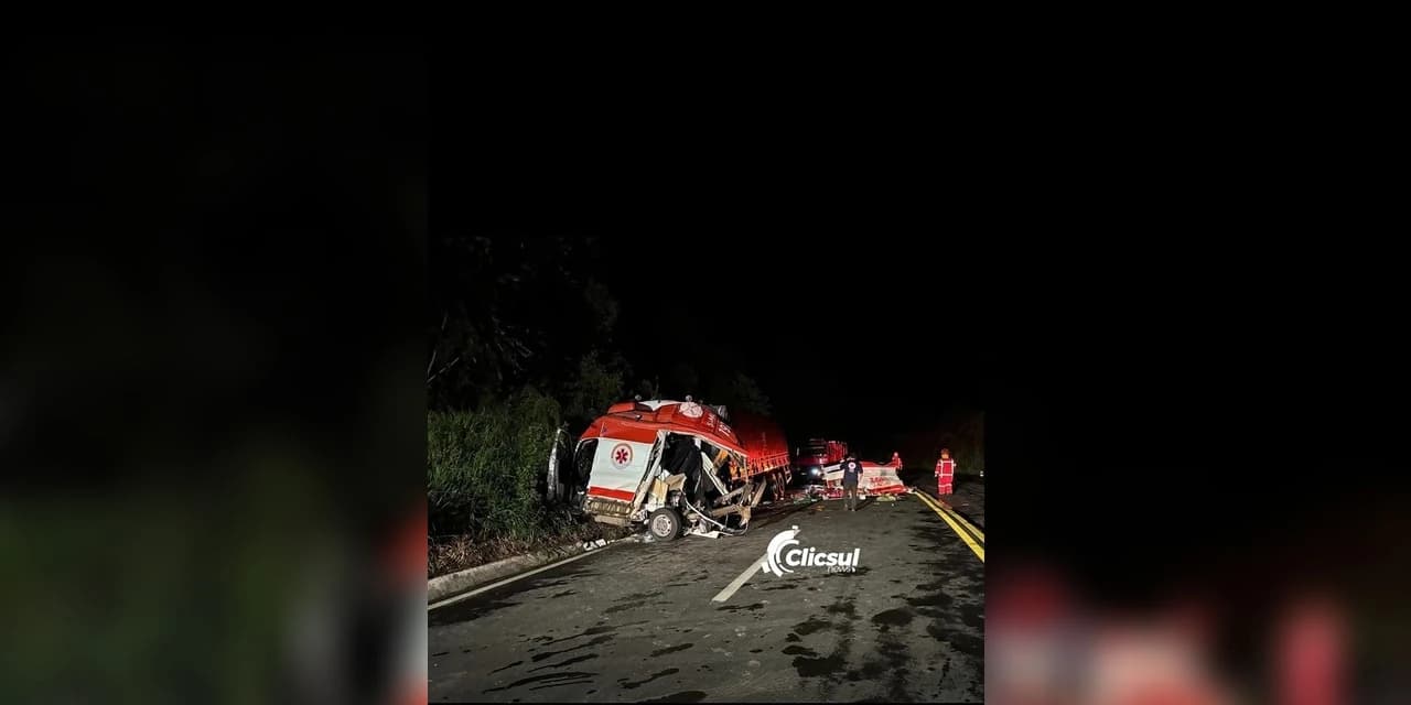 Médico, enfermeira e paciente de ambulância do Samu, de São Mateus do Sul morrem em grave acidente