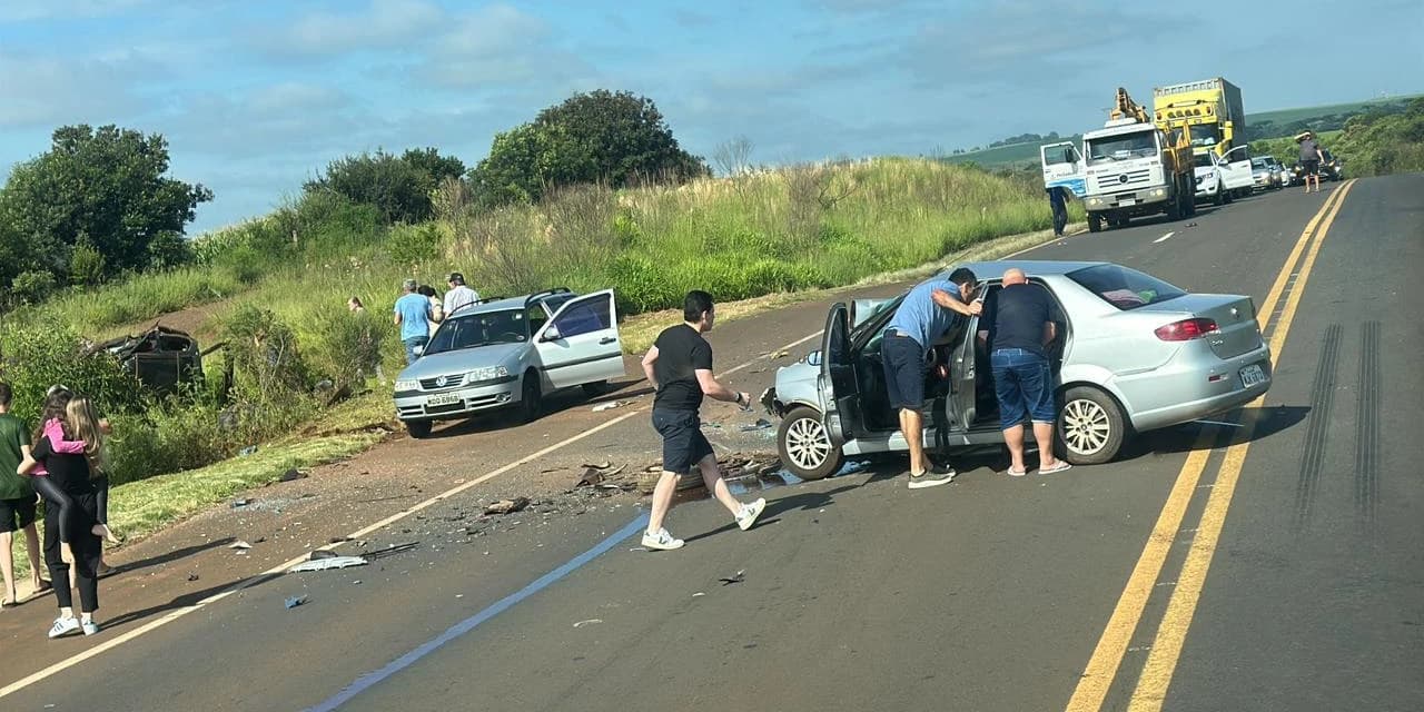 Colisão entre dois carros deixa 3 mortos nesta sexta (10) na BR 277, em Guarapuava
