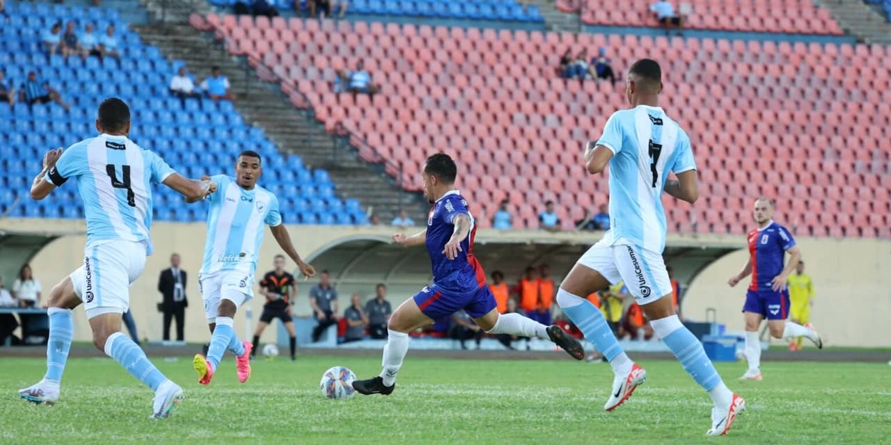 Com dois gols de falta, Londrina vence o Paraná no encerramento da quinta rodada
