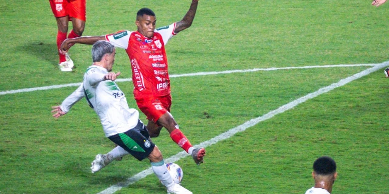 Coritiba goleia o Rio Branco e entra no G4 do Paranaense