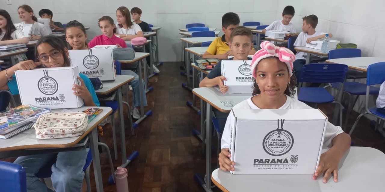 Governo do Estado do Paraná, realiza a entrega de 4087 kits escolares em Prudentópolis